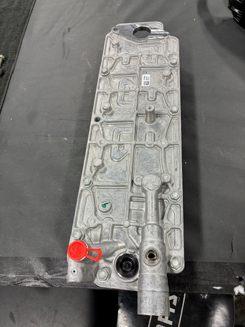 Escalade V valley cover